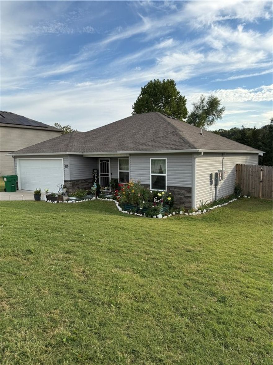 Like -new-4-year old home in Huntsville! This well-maintained beauty offers modern style and comfort throughout. Enjoy the spacious layout and a beautiful covered patio perfect for relaxing or entertaining. Move in ready and truly a must-see to appreciate!
Bonus-Solar panels, seller to pay off the solar panels at closing!!!