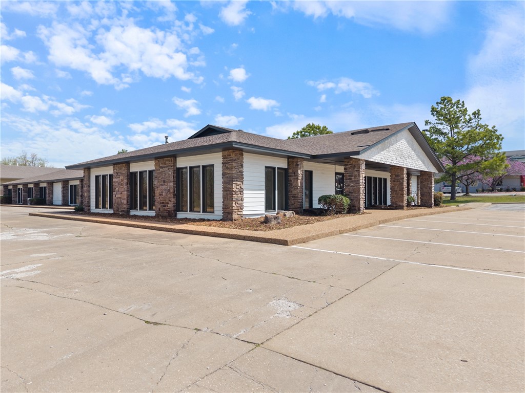 PHILLIPPY-QUORUM ADD-BENTONVILLE - Commercial Lease