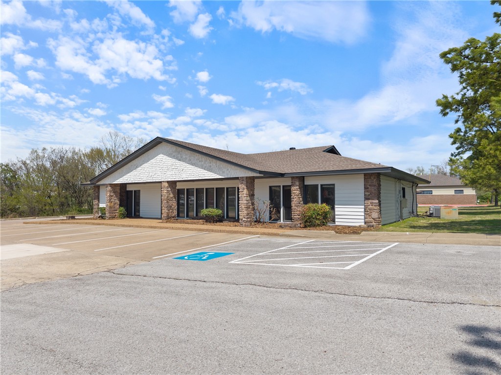 PHILLIPPY-QUORUM ADD-BENTONVILLE - Commercial Lease