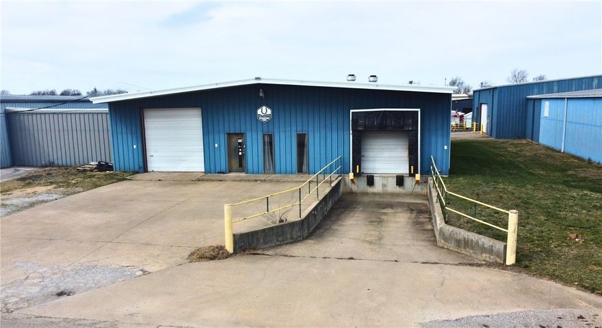 Total building: 5,736 SF
Asking rent: $12.00 PSF | NNN
Grade level doors: 1 (12' x 12')
Dock level doors: 1
Minimum wall height: 13' 7"

Peak height: 16'
Power capacity: Single phase
Parking: 2–3 spaces
Property highlights:
1 mile drive to Interstate-49
Approximately 1,100 SF of office space
Two offices, one showroom, one bathroom, and one breakroom
Landlord performing light renovations to office space and overall layout