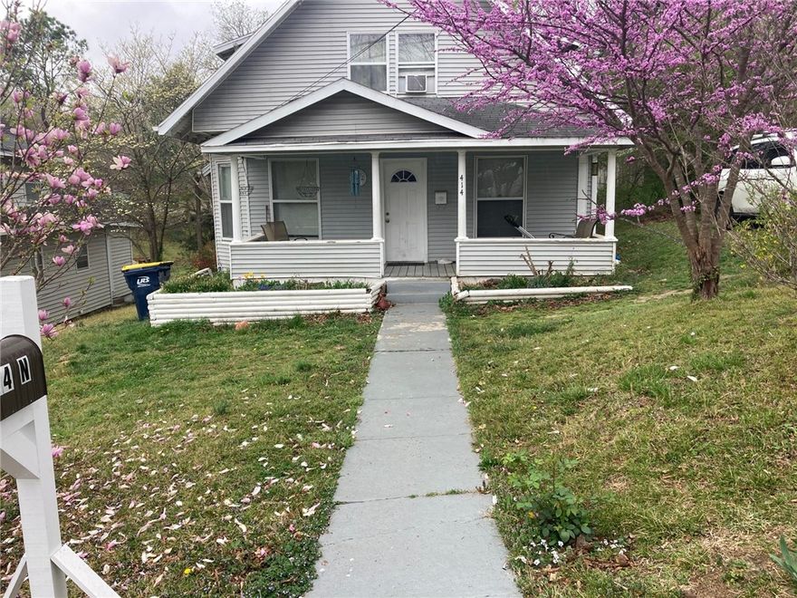 Charming 3 bedroom 1 bath home close to the Hosptial and beautiful Downtown Harrison. Home is currently being used as a rental. Would make a good starter home. Would be a great addition to your rental properties.