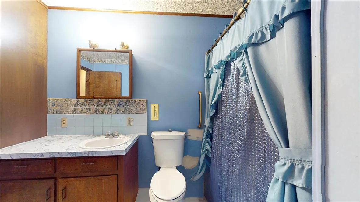 Fayetteville, Arkansas 72704, United States, 3 Bedrooms Bedrooms, ,2 BathroomsBathrooms,Residential,Active,242639