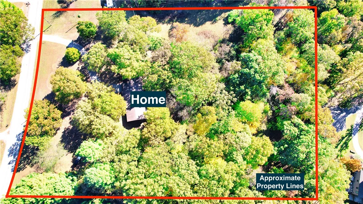 Fayetteville, Arkansas 72704, United States, 3 Bedrooms Bedrooms, ,2 BathroomsBathrooms,Residential,Active,242639