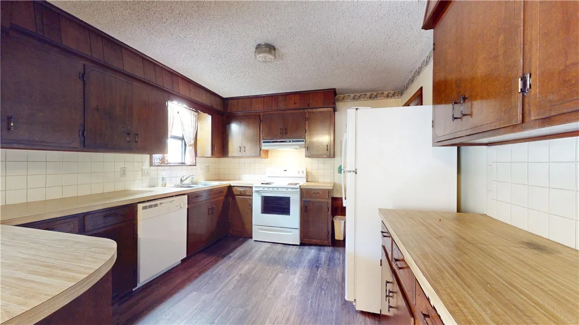 Fayetteville, Arkansas 72704, United States, 3 Bedrooms Bedrooms, ,2 BathroomsBathrooms,Residential,Active,242639