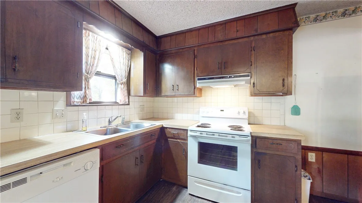 Fayetteville, Arkansas 72704, United States, 3 Bedrooms Bedrooms, ,2 BathroomsBathrooms,Residential,Active,242639