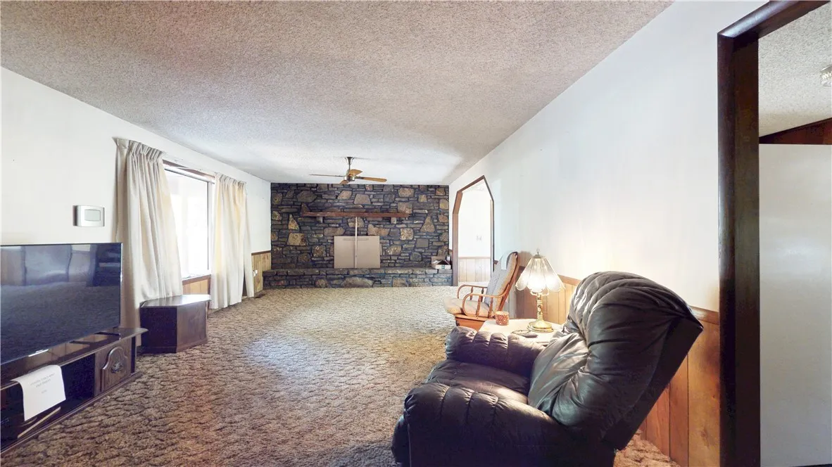 Fayetteville, Arkansas 72704, United States, 3 Bedrooms Bedrooms, ,2 BathroomsBathrooms,Residential,Active,242639