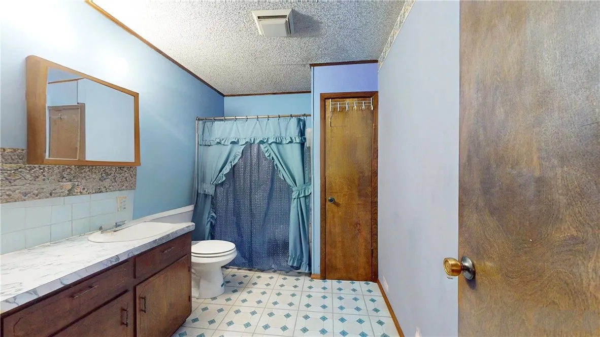 Fayetteville, Arkansas 72704, United States, 3 Bedrooms Bedrooms, ,2 BathroomsBathrooms,Residential,Active,242639