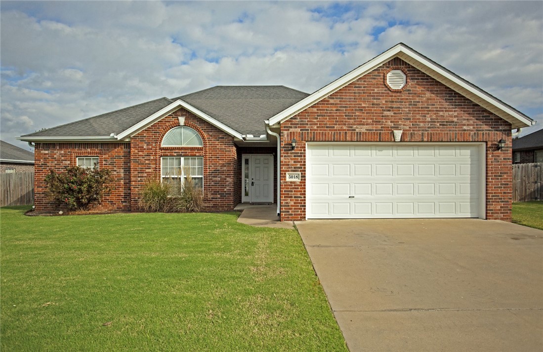 Great home in Fayetteville. 3 bedroom 2 bath home with wood like tile in livingroom and gas fireplace, granite counters in kitchen along with stainless appliances, tile counters in baths. Master bed has large walk in closet and bath has separate whirlpool tub and shower. Fenced yard.