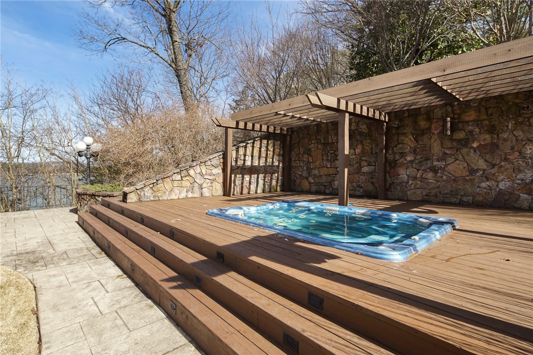 Lisa Capri And Pine Ridge - Residential