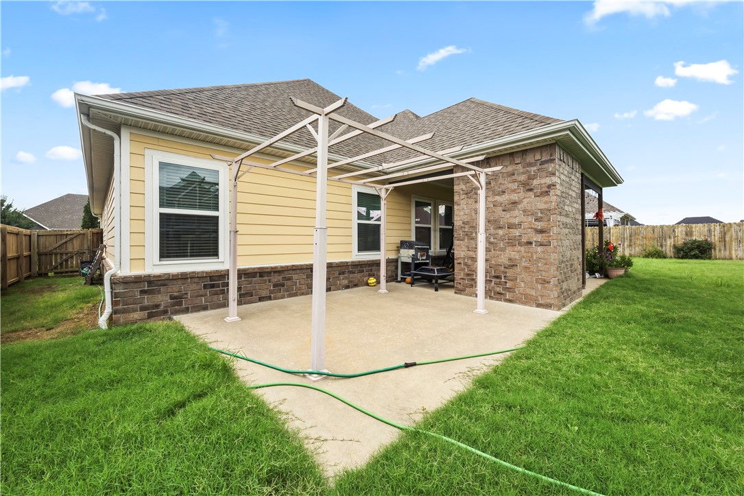 MAPLE ESTATES PH IA-CENTERTON - Residential Lease
