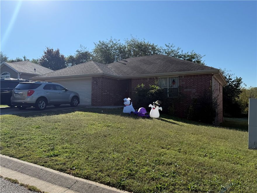 All brick, easy maintenance home in the Blue Springs Village neighborhood on Beaver Lake has three bedrooms and 2 bathrooms. Plenty of natural light, vaulted ceiling in the living room, a back deck to enjoy your morning coffee, a walk-in closet in the primary bedroom.  No showings without accepted offer.