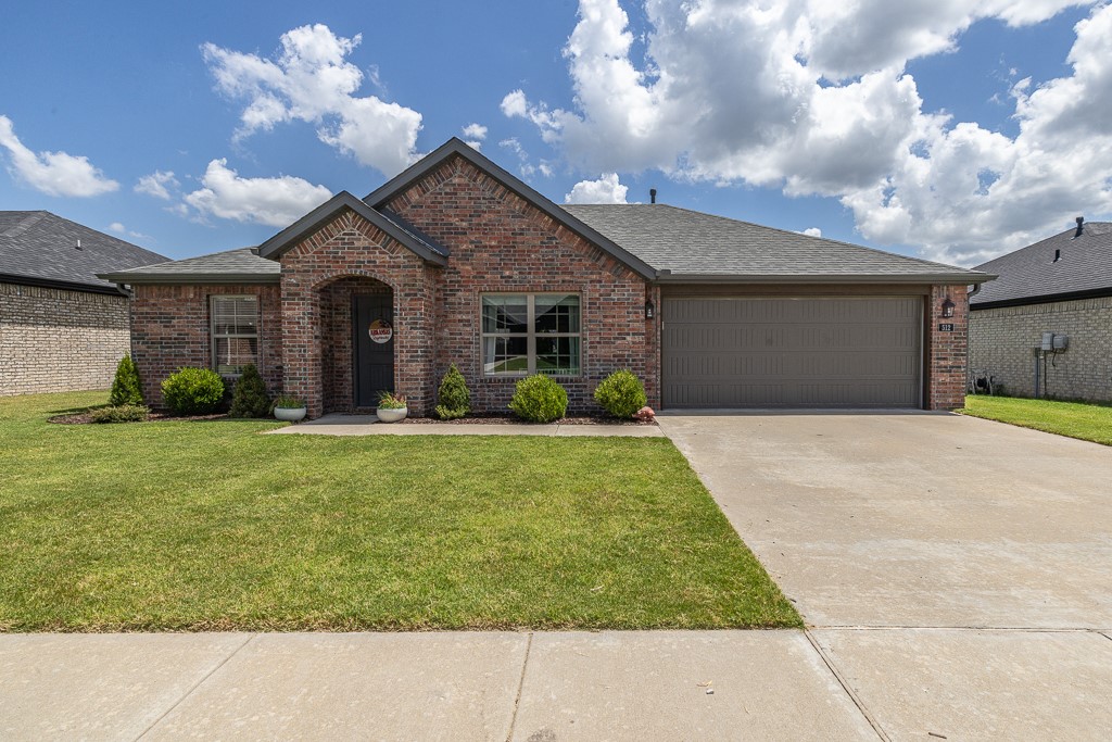 The hunt is officially over with this all-brick, Tontitown stunner in Morsani Acres! Built in 2020, with a brand new roof, 512 Brinley is move in ready with all hard flooring, covered back porch, and a split floor plan for ease of living. The well-planned kitchen comes with a fabulous gas range, granite countertops, and ample cabinet storage plus a pantry. The open kitchen/living area makes entertaining a breeze and a spacious, level backyard is the perfect set up for outdoor living. The primary suite is a serene retreat for unwinding! Come preview your new home today!