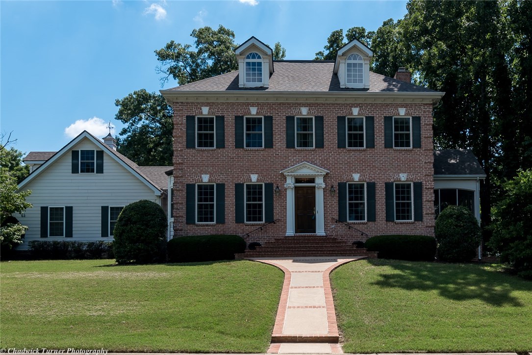 Southern living style exudes charm. Complete with a colorful palette, screened patio, hardwood floors and traditional finishes. One owner home, all bedrooms up, bonus room over garage not included in SQ FT. Act fast, so you can sip sweet tea on the patio this summer! Bella Vista Membership lot can convey with home.