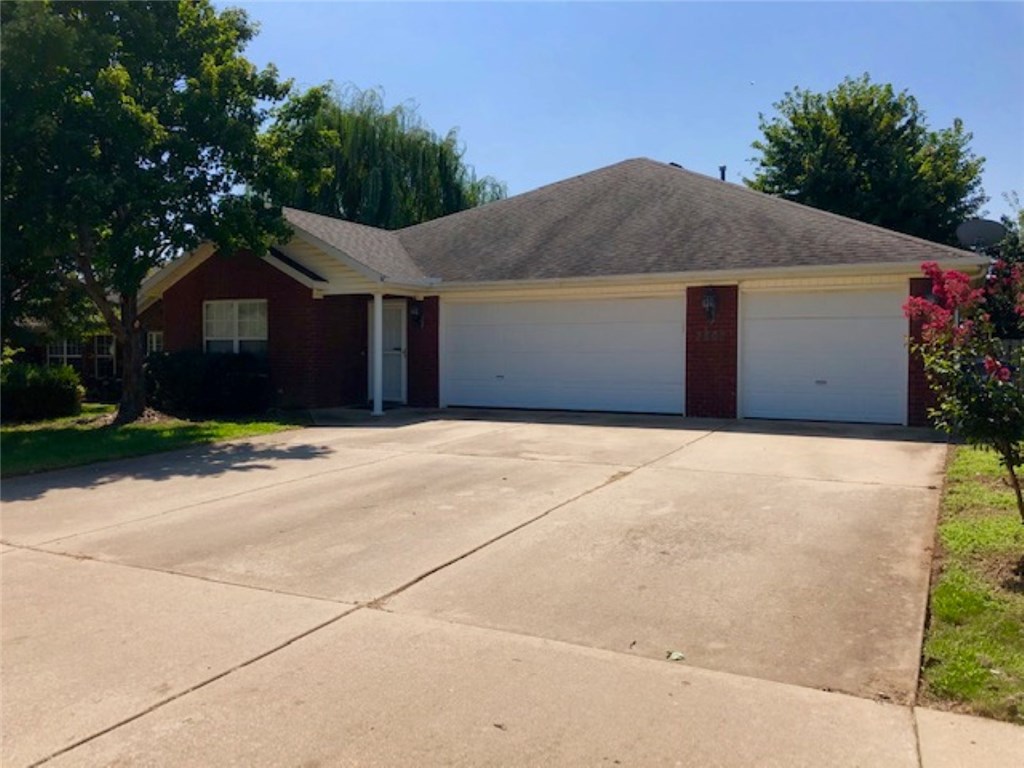 *Investors Only* Great location and close to shopping, schools, Walmart HO, Crystal Bridges and downtown Bentonville. Home has a great layout and in good condition.
