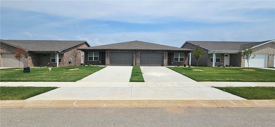 Brand new duplexes in Bentonville close to NWA Regional Airport for lease, Home features 3 bedrooms, 2 bathrooms, 2 car garage, LVP throughout home, granite countertops, ceiling fans, open floorplan, covered back patio for grilling/entertaining, fenced in yard and all appliances. 1 month free rent with all 1 year leases signed by May 1, 2026.