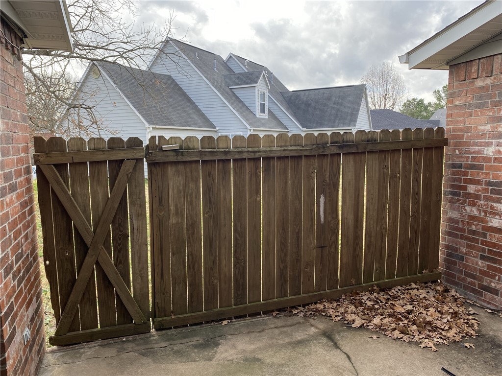 APPLEGATE SUB-BENTONVILLE - Residential Lease