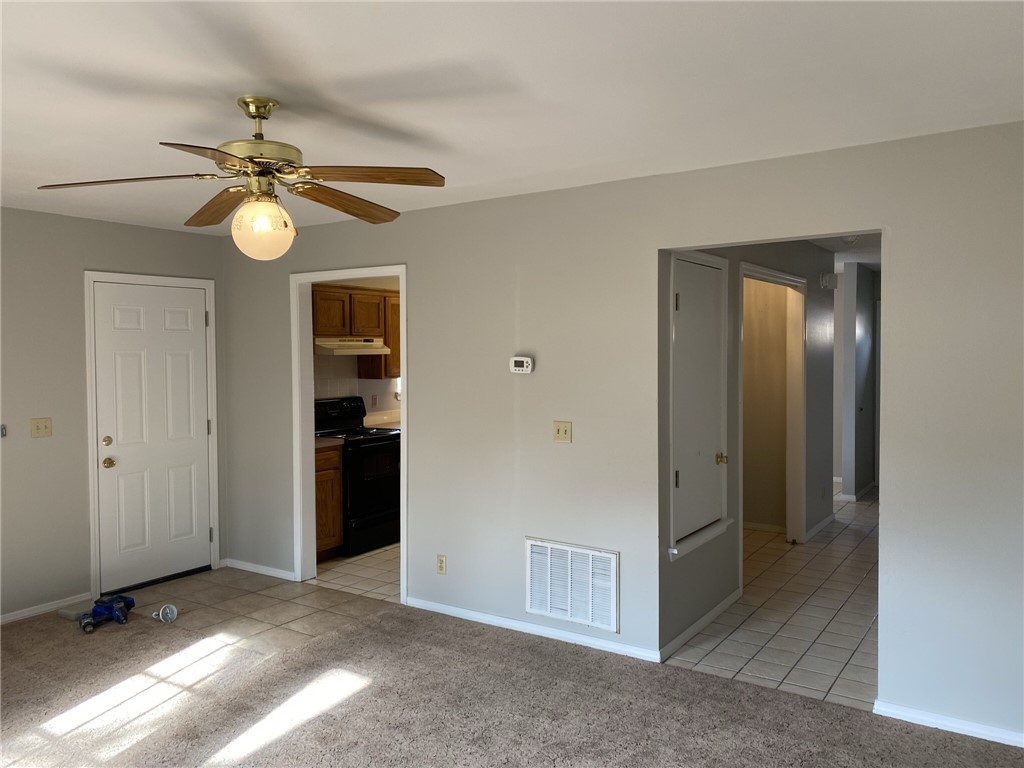 APPLEGATE SUB-BENTONVILLE - Residential Lease