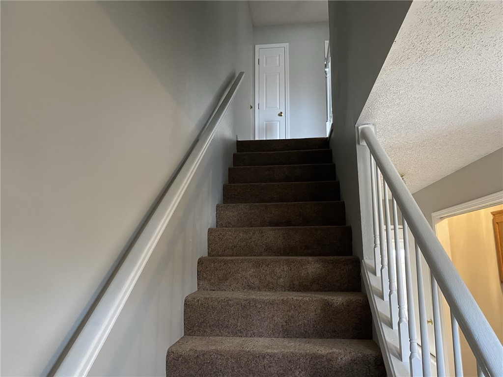 APPLEGATE SUB-BENTONVILLE - Residential Lease