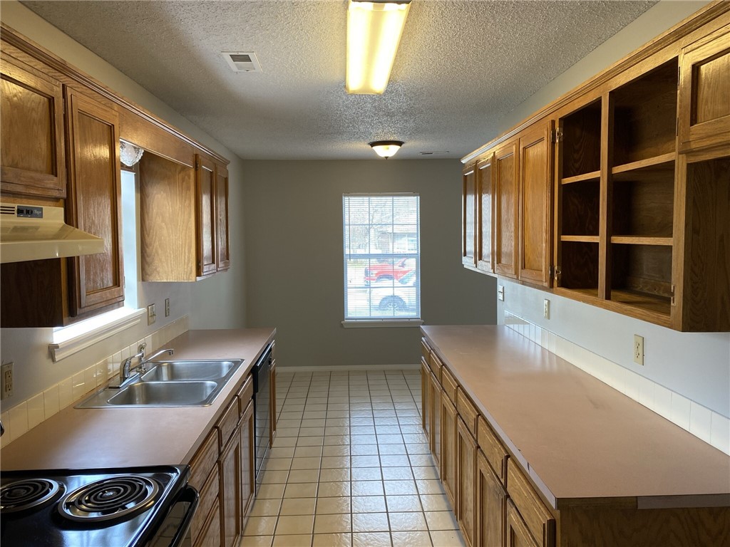 APPLEGATE SUB-BENTONVILLE - Residential Lease