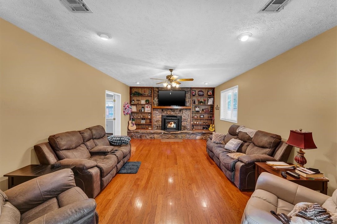 Rolling Hills Sub Siloam Spgs - Residential