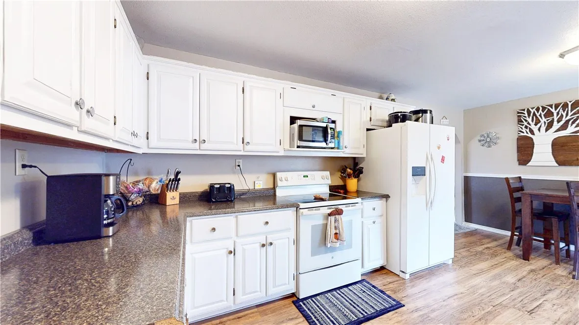 Gravette, Arkansas 72736, United States, 3 Bedrooms Bedrooms, ,2 BathroomsBathrooms,Residential,Pending,7347