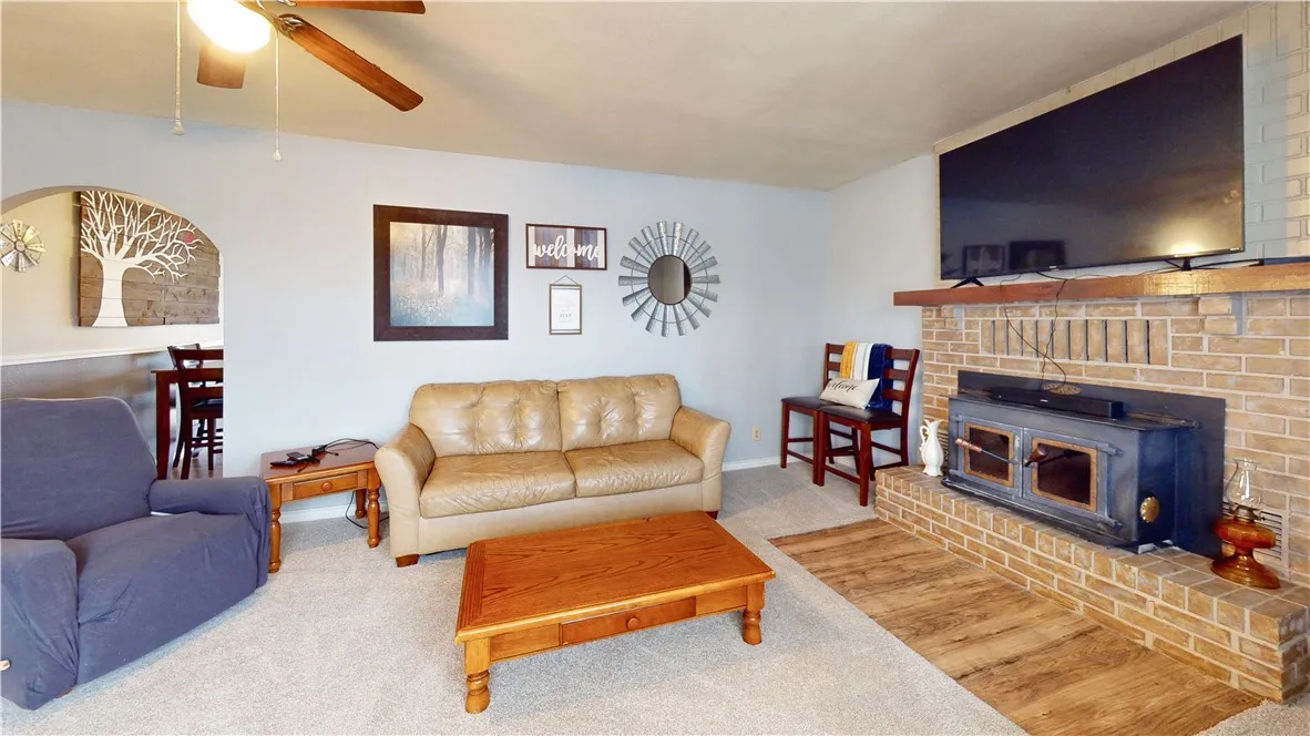 Gravette, Arkansas 72736, United States, 3 Bedrooms Bedrooms, ,2 BathroomsBathrooms,Residential,Pending,7347