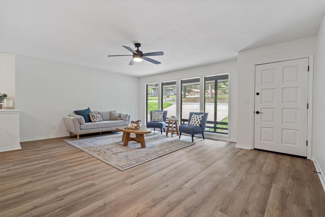18 S Hampstead Lane - Photo 2