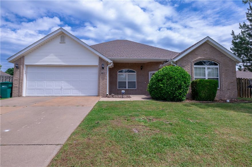 Welcome to your next home in the highly sought-after Sienna Estates community in Centerton! Located near Centerton Lake, this charming 4-bed, 2-bath home features a spacious open & split floorplan that offers both functionality and privacy. Whether you’re hosting guests or enjoying a quiet evening at home, this layout is designed to fit your lifestyle. Step inside to discover stylish LVP flooring that flows throughout the main living areas, adding a fresh, modern touch. The open-concept kitchen, dining, and living space is perfect for entertaining and everyday comfort. A highlight of this property is the huge, fully fenced backyard, perfect for kids, pets, gardening, or creating your dream outdoor oasis. Fantastic community amenities including a neighborhood pool and playground all within just minutes from schools, shopping, dining, and everything Northwest Arkansas has to offer. Kitchen cabinet door to be replaced by closing. New roof in 2021. Shed and play set negotiable. Don't miss your chance on this one!