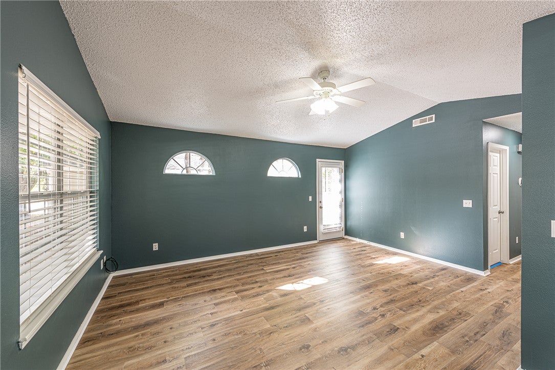 1537 N Timberline Drive