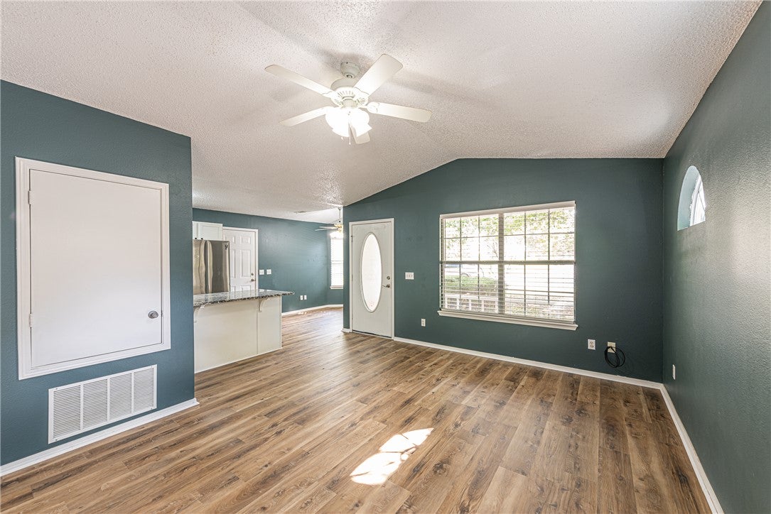 1537 N Timberline Drive