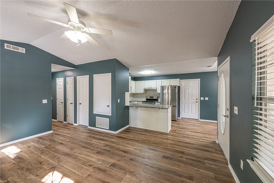1537 N Timberline Drive