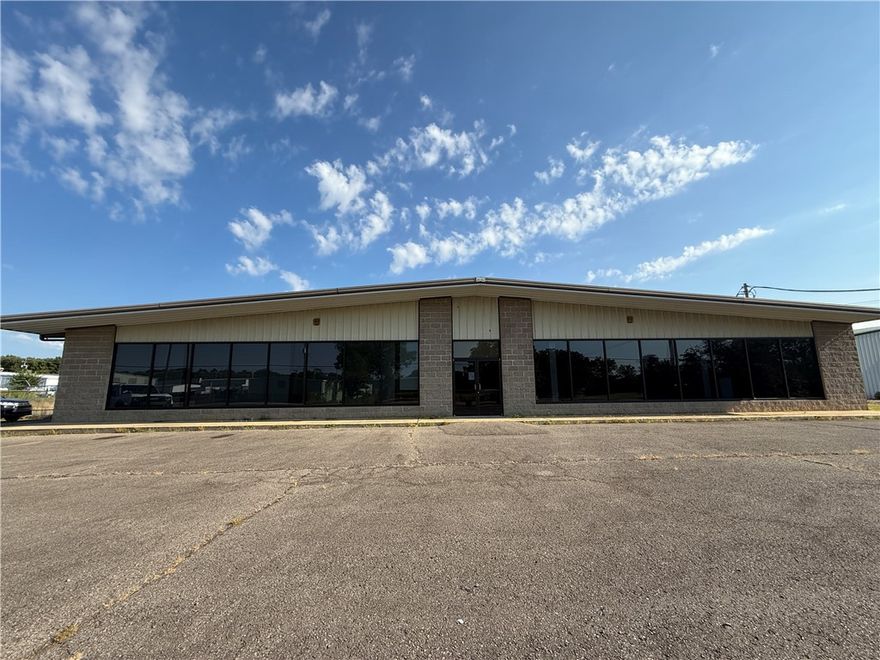 13000sqft commercial building in a high traffic area.