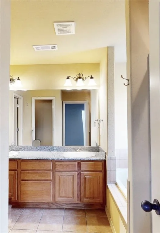 Bentonville, Arkansas 72713, United States, 3 Bedrooms Bedrooms, ,2 BathroomsBathrooms,Residential,Pending,78268