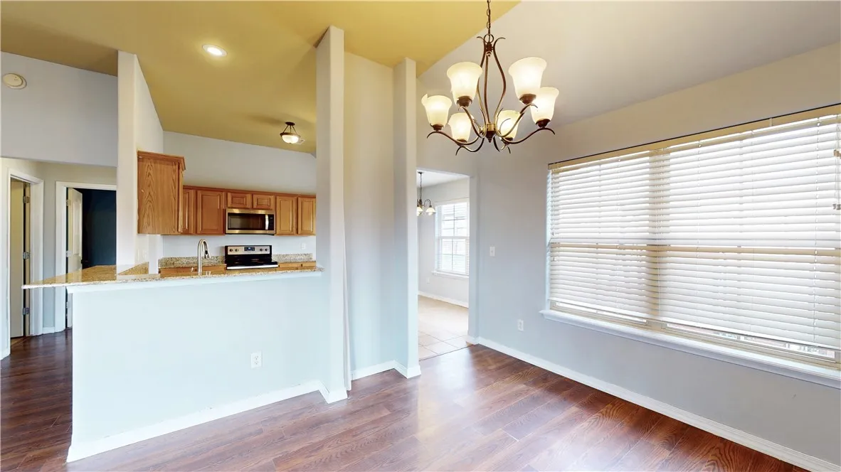 Bentonville, Arkansas 72713, United States, 3 Bedrooms Bedrooms, ,2 BathroomsBathrooms,Residential,Pending,78268