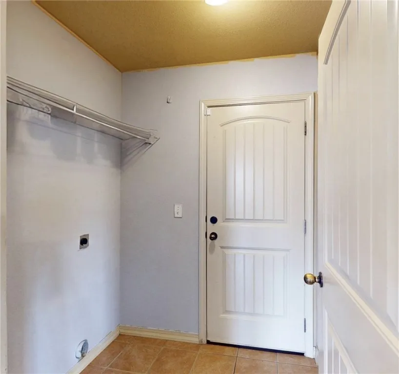 Bentonville, Arkansas 72713, United States, 3 Bedrooms Bedrooms, ,2 BathroomsBathrooms,Residential,Pending,78268