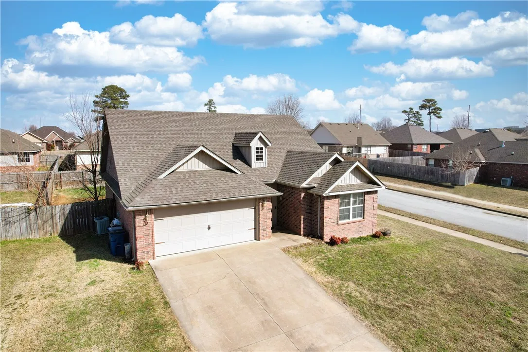 Bentonville, Arkansas 72713, United States, 3 Bedrooms Bedrooms, ,2 BathroomsBathrooms,Residential,Pending,78268