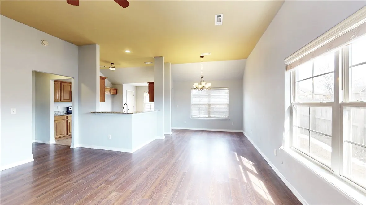 Bentonville, Arkansas 72713, United States, 3 Bedrooms Bedrooms, ,2 BathroomsBathrooms,Residential,Pending,78268