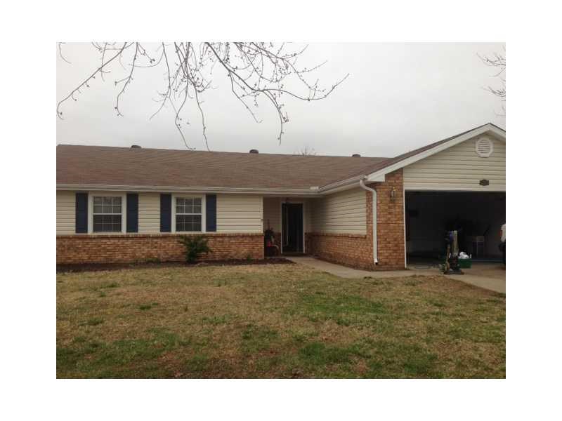 Great location for this cute 3 bedroom/2 bath home. Quick access to the interstate or downtown Bentonville. To apply: https://www.rentcryeleike.com/NW-Arkansas/