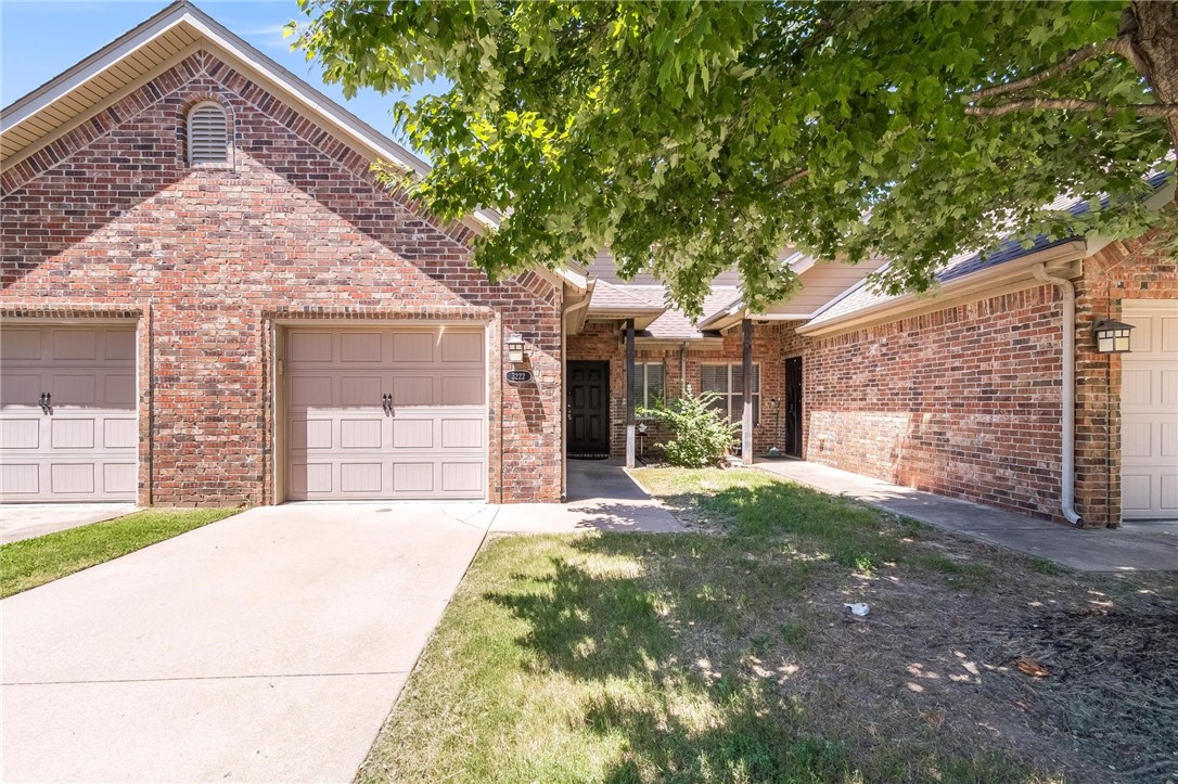 Beautifully Updated Condo in the Heart of Fayetteville!
Welcome to easy living in this stylish, freshly painted condo perfectly situated in central Fayettevilleājust minutes from restaurants, shopping, and vibrant nightlife. The spacious layout features 2 bedrooms and 2 full bathrooms upstairs, plus a convenient half bath on the main level. Enjoy a well-appointed kitchen with rich cabinetry, granite countertops, and sleek black appliances. The open living room includes a built-in bar or storage nook, perfect for entertaining. Additional highlights include a full-size utility room, granite-topped designer vanities, and all appliancesārefrigerator, washer, and dryerāare included. Step outside to a private patio with a fenced area for added comfort and seclusion. This move-in-ready condo offers low-maintenance living in a prime location with a completely refreshed interior!