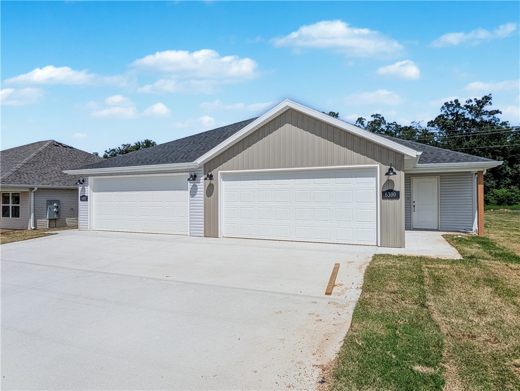 Welcome To Your Next Home! Whether Youāre Looking To Invest Smart Or Live With A Built-In Income Stream, This Brand New Duplex Is Ready To Deliver. Both Sides Feature 3 Bedrooms, 2 Bathrooms, And A 2-Car GarageāAll Wrapped In A Sleek, Functional Floorplan That Hits Just Right. Live In One, Lease The Other, Or Rent Them Both And Let The Cash Flow Roll In. Located In Bentonville Schools And Built With Quality Finishes That Hold Up Long-Term. Bonus: You Could Snag Up To $4,500 In Closing Credits With Select Financing Through A Preferred Lender. Photos Shown Are From A Recently Completed Unit With The Same Layout And Finish Package. Donāt Sleep On This OneāLetās Run The Numbers And Make It Happen!