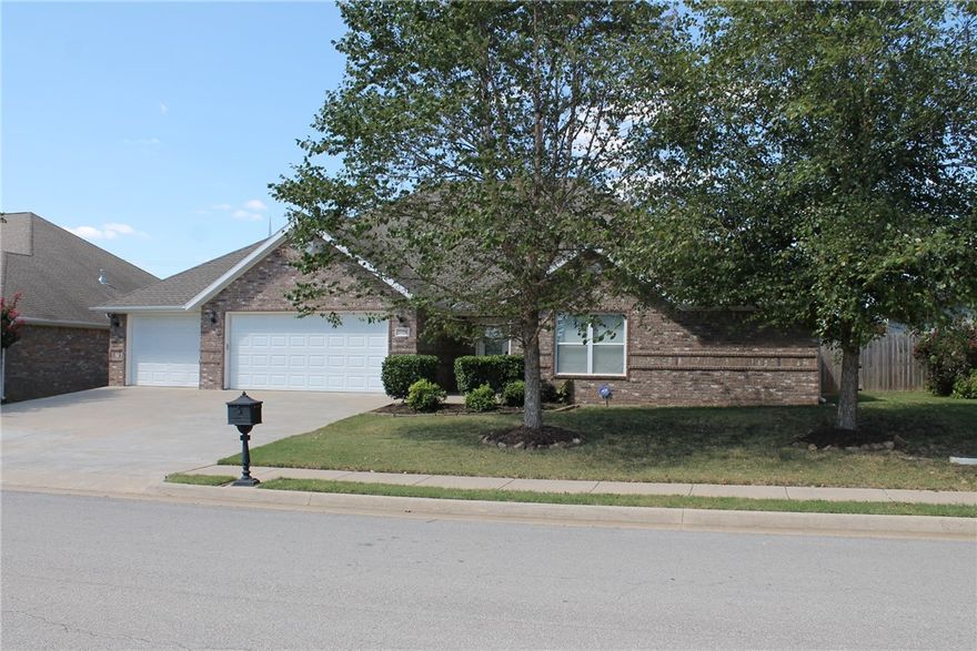 2660 sq.ft all on one level and features large rooms throughout.  The kitchen is loaded with cabinets and counterspace perfect for the cook in the family.  the formal dinning can be used as an office or extra living area off of the kitchen.  The master suite large enough  for that bi bedroom furniture.  Enjoy the large living room  w/ fireplace that over looks the covered back patio and back yard. The 3 other bedrooms are split away form the master and share a huge double vanity bathroom. call now for more