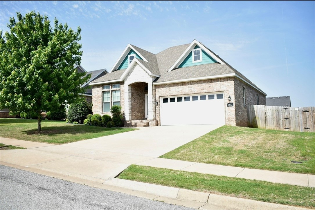 Welcome to this Stunning 2017-Built Home in Siloam Springs, AR!
This beautifully maintained home features 3 spacious bedrooms, 2 full bathrooms, and a 2-stall garage. Designed with comfort and functionality in mind, it offers tile flooring throughout the main living areas and cozy carpet in the bedrooms.
Relax in the inviting living room, where a gas fireplace creates the perfect ambiance for cooler evenings. The open-concept kitchen boasts a gas stove, stainless steel appliances, granite countertops, and an abundance of natural light that fills both the kitchen and living spaces.
You’ll be impressed by the generous storage throughout the home, offering practical solutions for everyday living. Whether you're entertaining guests or enjoying a quiet evening at home, this property delivers both comfort and style.
Don't miss your chance to own this beautiful home—come see it for yourself today!