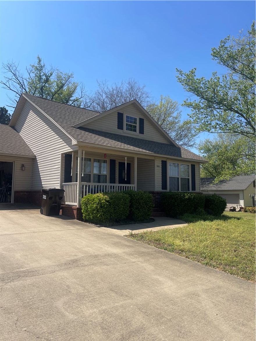 Great investment opportunity with long term tenants in place, and $30,000 annual income. This low maintenance property would be a great addition to your investment portfolio