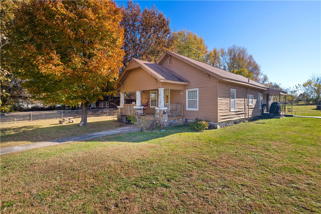 Enjoy the outdoor space this cute 3 BR/1 BA/1,449 SF home on .6 acre has to offer. Features large living room, spacious bright eat-in kitchen with ample counter and cabinetry space, laundry room with built-ins, spacious bedrooms, and den. Near Lincoln Revenue office, businesses, stores and more!