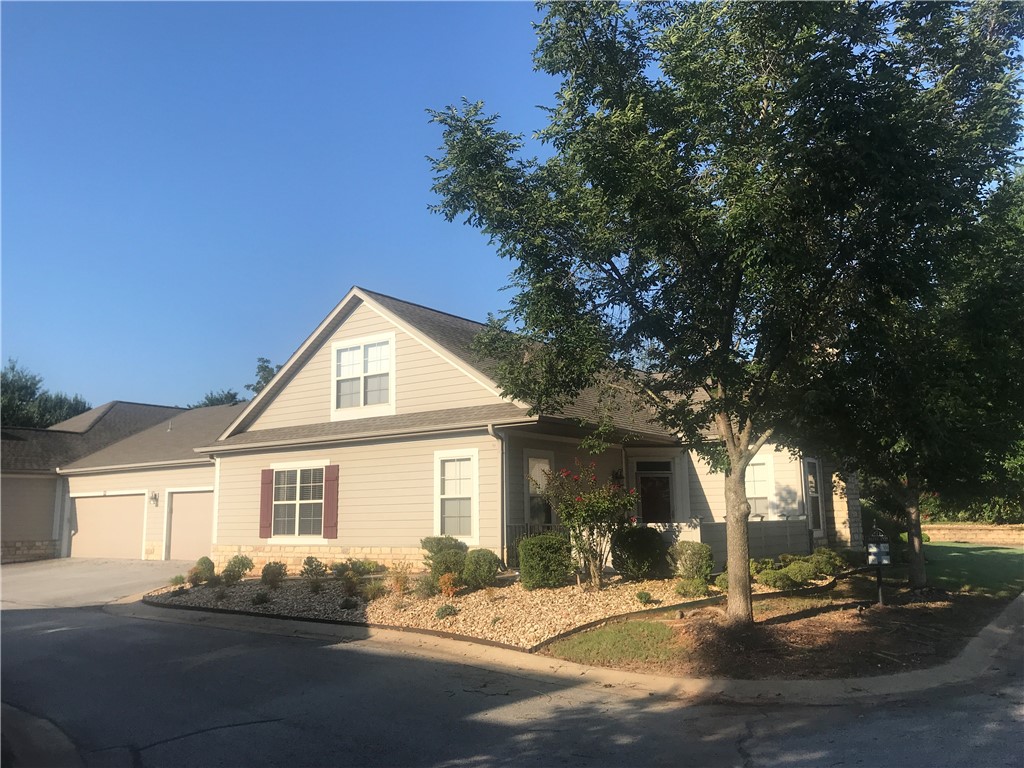 Three bedroom, 2.5 bath, two-story, two car garage condo home. Exterior maintenance free, no lawn to mow. Quiet community with swimming pool & clubhouse. Near the pinnacle Mall, restaurants & interstate 49.