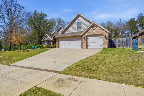 Photo of 2354 W Eiffel Crossing, Fayetteville, AR 72704 (MLS # 1340964)