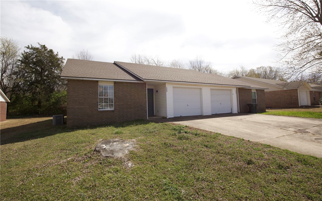 Great starter home, investment property or student housing in West Fayetteville. Updated with refinished cabinets, countertops, flooring, lighting and plumbing. Includes all kitchen appliances. Only 2 miles from I-49 and 3.5 miles to University of Arkansas.