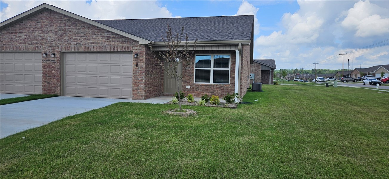 Brand new duplexes in Bentonville close to NWA Regional Airport for lease. Home features 3 bedrooms, 2 bathrooms, 2 car garage, LVP throughout home, granite countertops, ceiling fans, open floorplan, covered back patio for grilling/entertaining, and all appliances included. 1 month free rent for tenant with all 1 year leases signed by August 1, 2025.