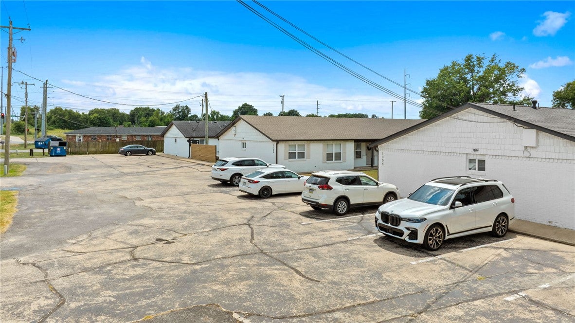 1304, 1306, 1308 SE C Street