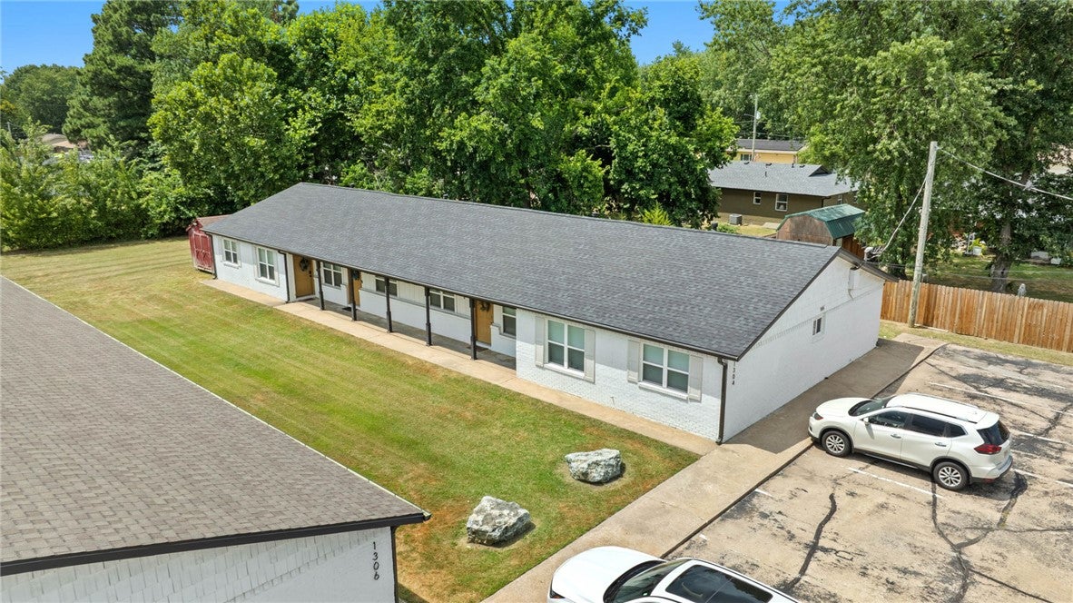1304, 1306, 1308 SE C Street